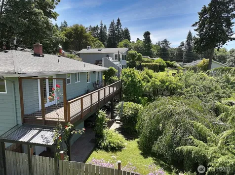 8216 Whidbey Drive Clinton WA 98236