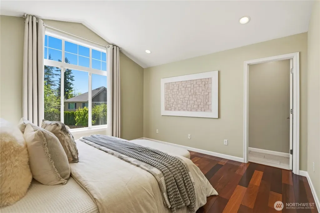 16105 Northup Way Bellevue WA 98008