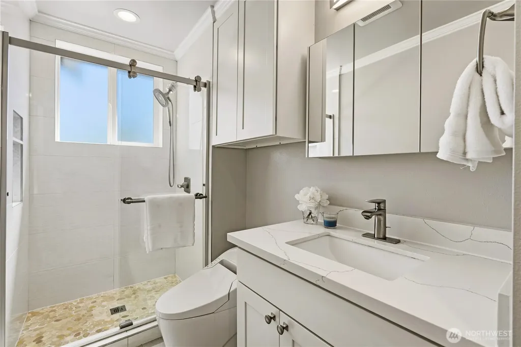 16105 Northup Way Bellevue WA 98008
