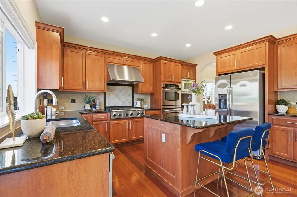 16105 Northup Way Bellevue WA 98008