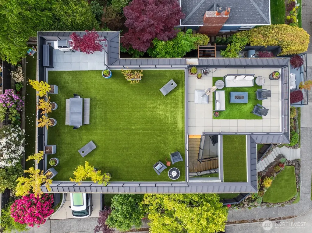 3303 37th Avenue W Seattle WA 98199