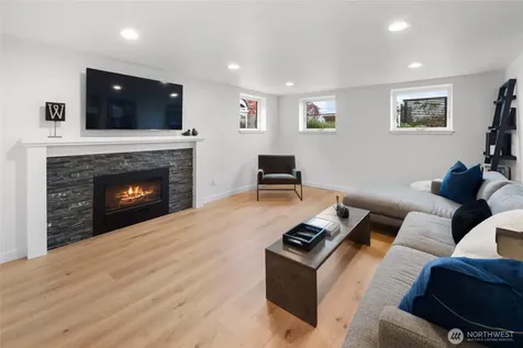 3303 37th Avenue W Seattle WA 98199