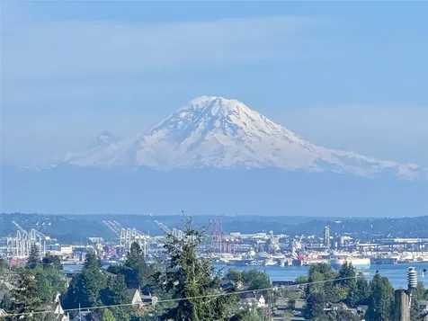 3303 37th Avenue W Seattle WA 98199