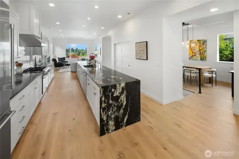 3303 37th Avenue W Seattle WA 98199