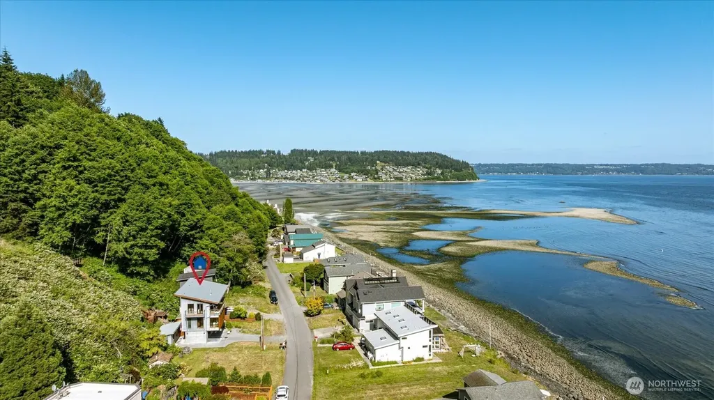 3627 Driftwood Drive Clinton WA 98236