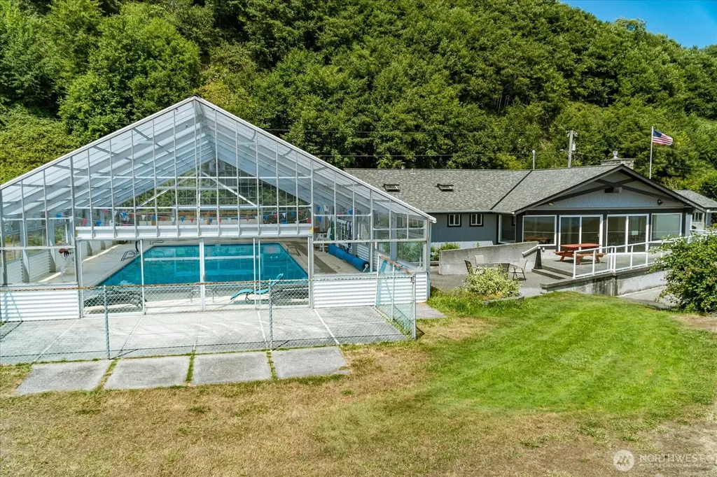 3627 Driftwood Drive Clinton WA 98236