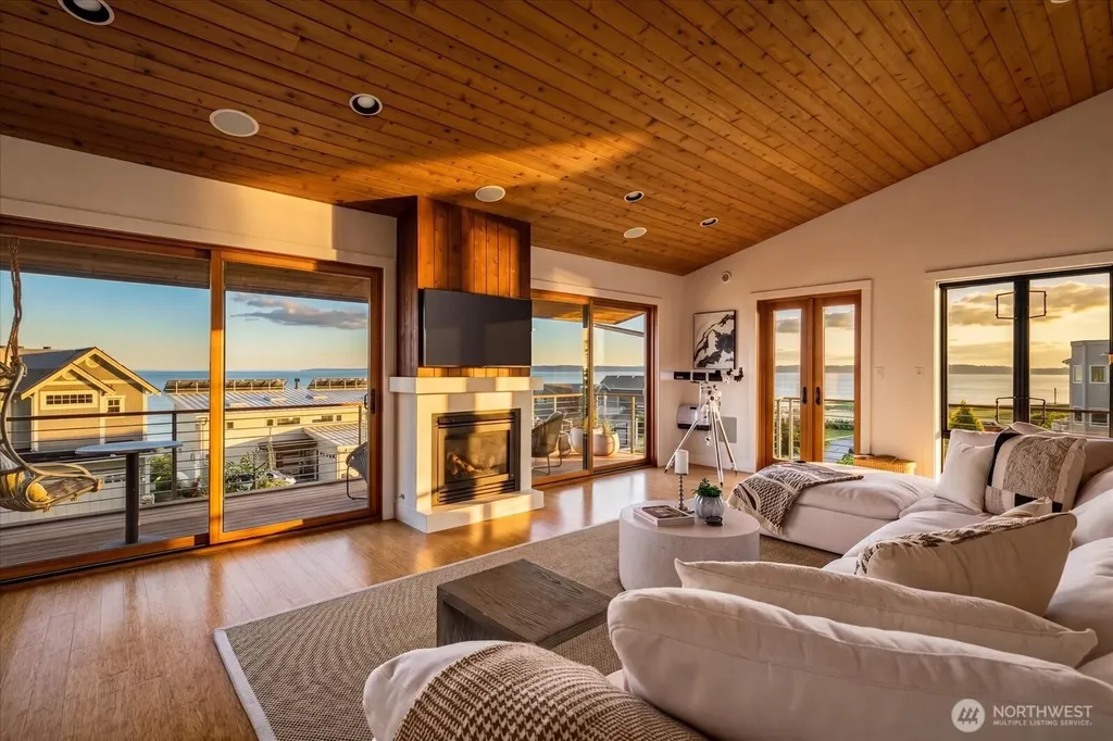3627 Driftwood Drive Clinton WA 98236