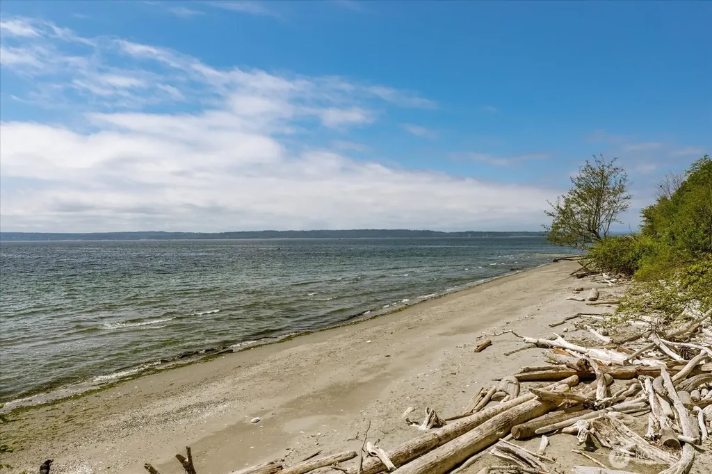 3627 Driftwood Drive Clinton WA 98236