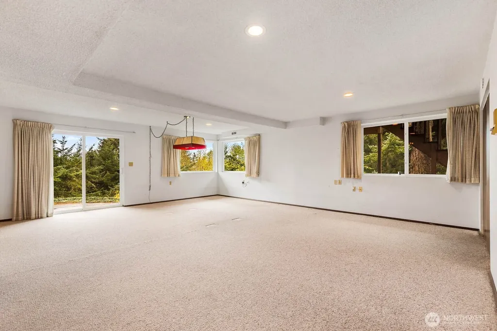 7413 Soundview Drive Edmonds WA 98026