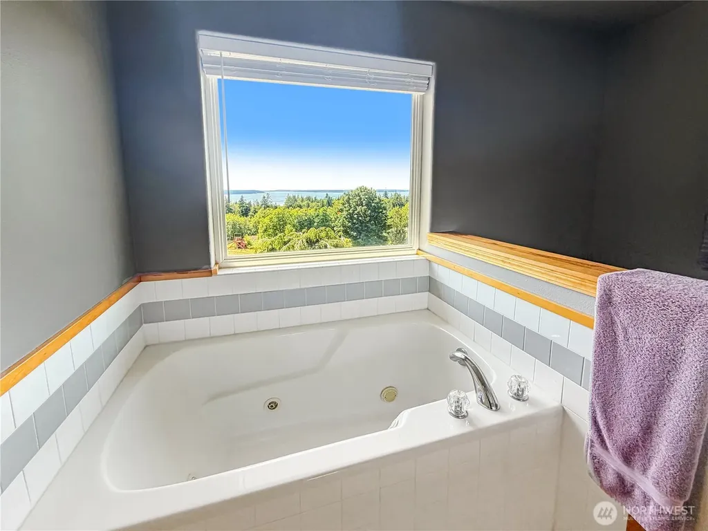 673 Majestic View Lane Camano Island WA 98282