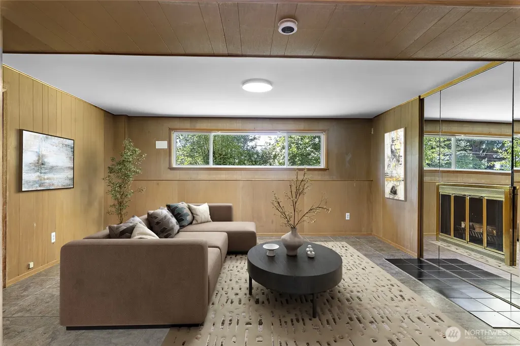 203 105th Avenue SE Bellevue WA 98004
