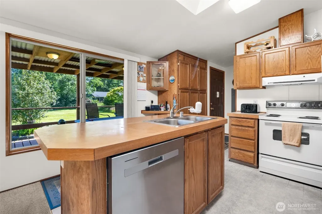 7115 Ortelius Drive Ilwaco WA 98624