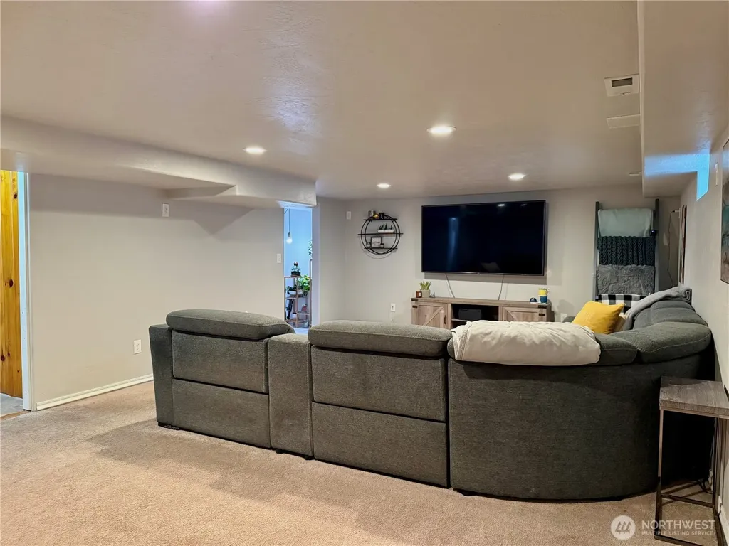 706 E 2nd Avenue Odessa WA 99159