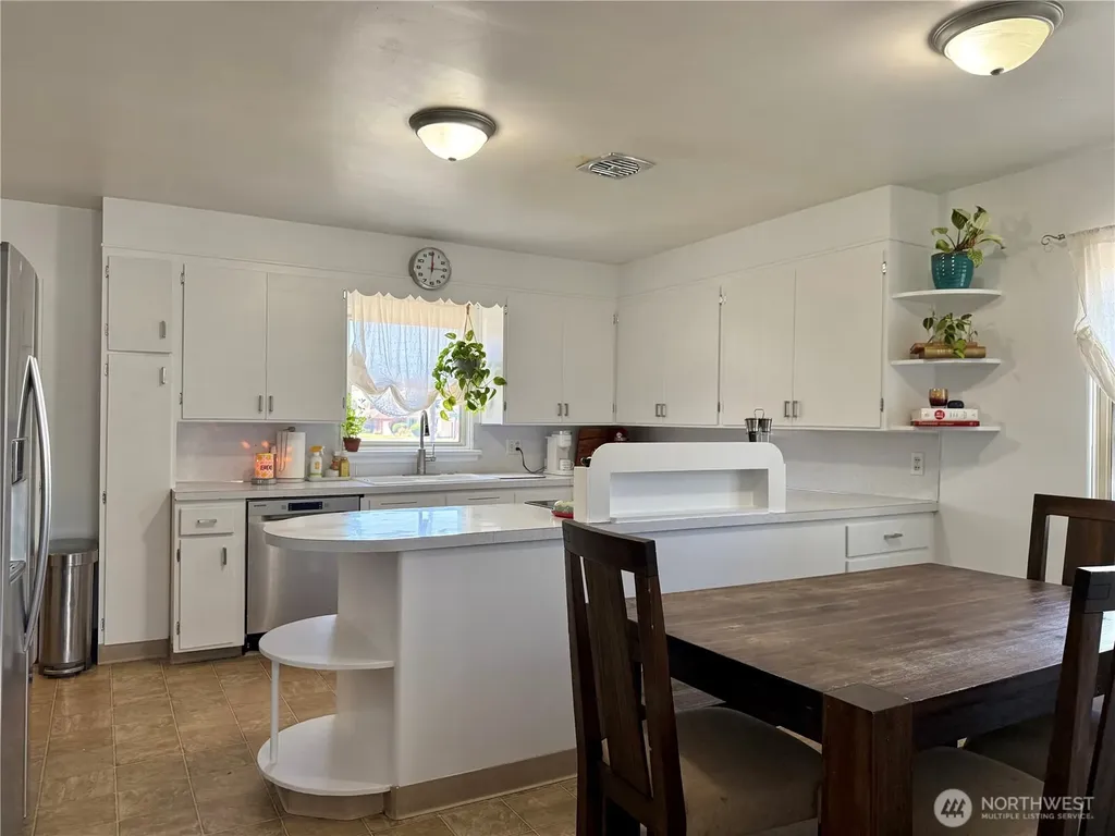 706 E 2nd Avenue Odessa WA 99159