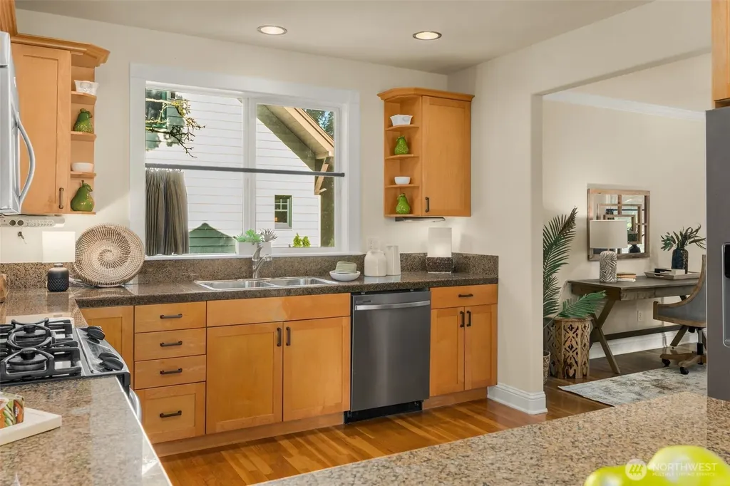 4122 SW Walker Street Seattle WA 98116