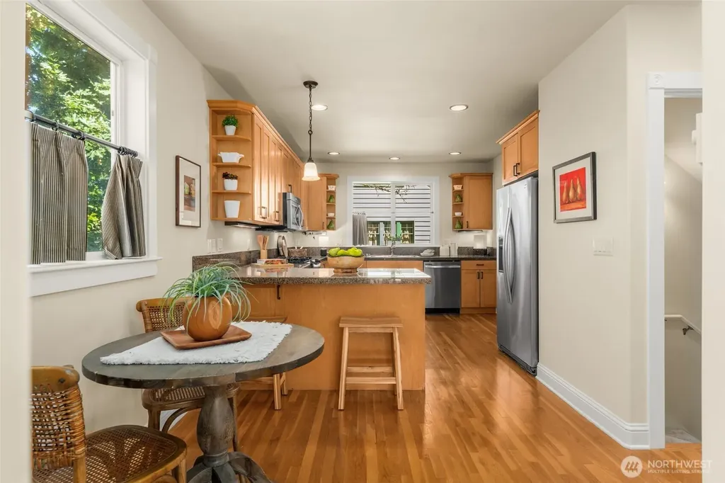 4122 SW Walker Street Seattle WA 98116