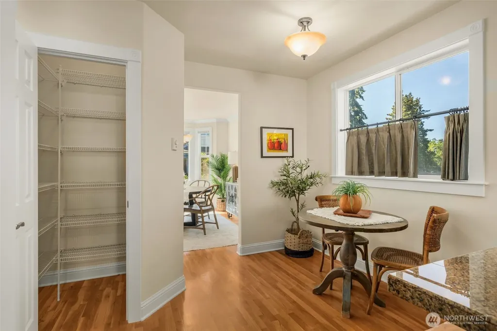 4122 SW Walker Street Seattle WA 98116
