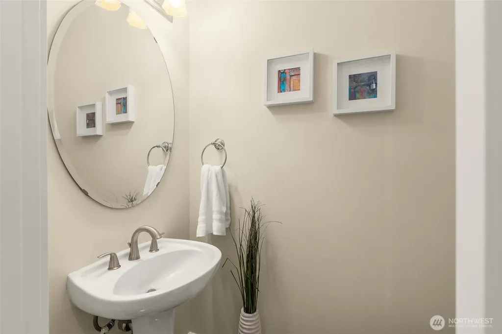 4122 SW Walker Street Seattle WA 98116