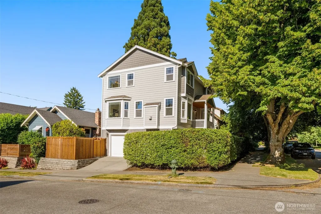 4122 SW Walker Street Seattle WA 98116