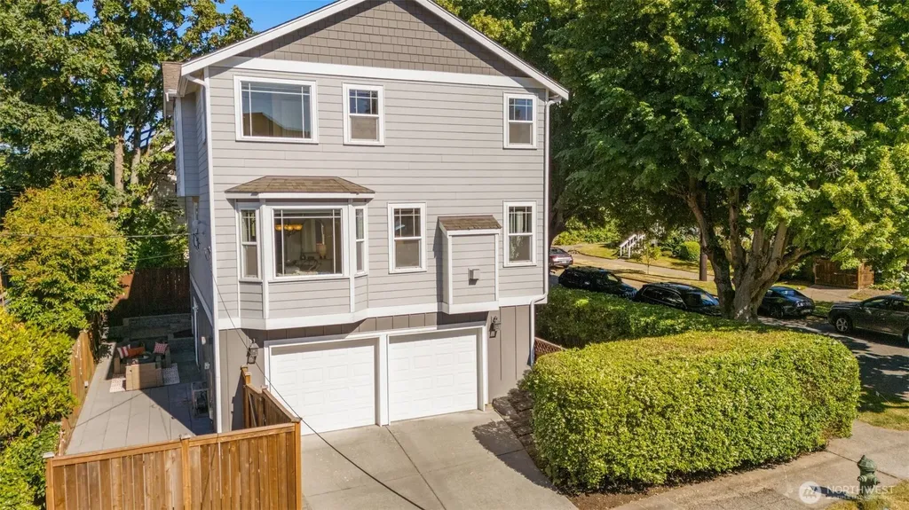 4122 SW Walker Street Seattle WA 98116
