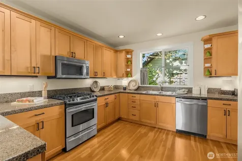 4122 SW Walker Street Seattle WA 98116