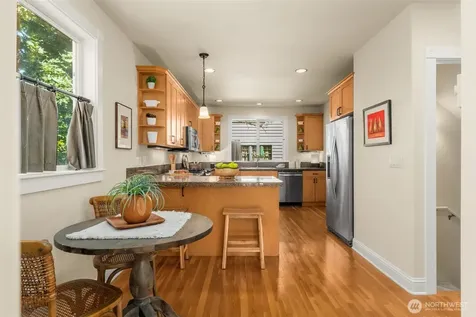 4122 SW Walker Street Seattle WA 98116