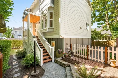 4122 SW Walker Street Seattle WA 98116