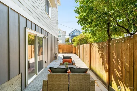 4122 SW Walker Street Seattle WA 98116