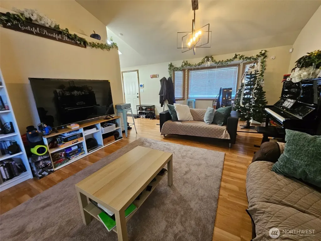 1327 S 88th Street Tacoma WA 98444