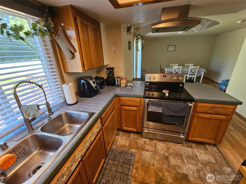 1327 S 88th Street Tacoma WA 98444