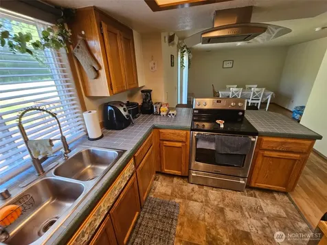1327 S 88th Street Tacoma WA 98444