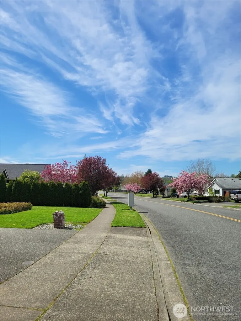 506 Skinner Way SW Orting WA 98360