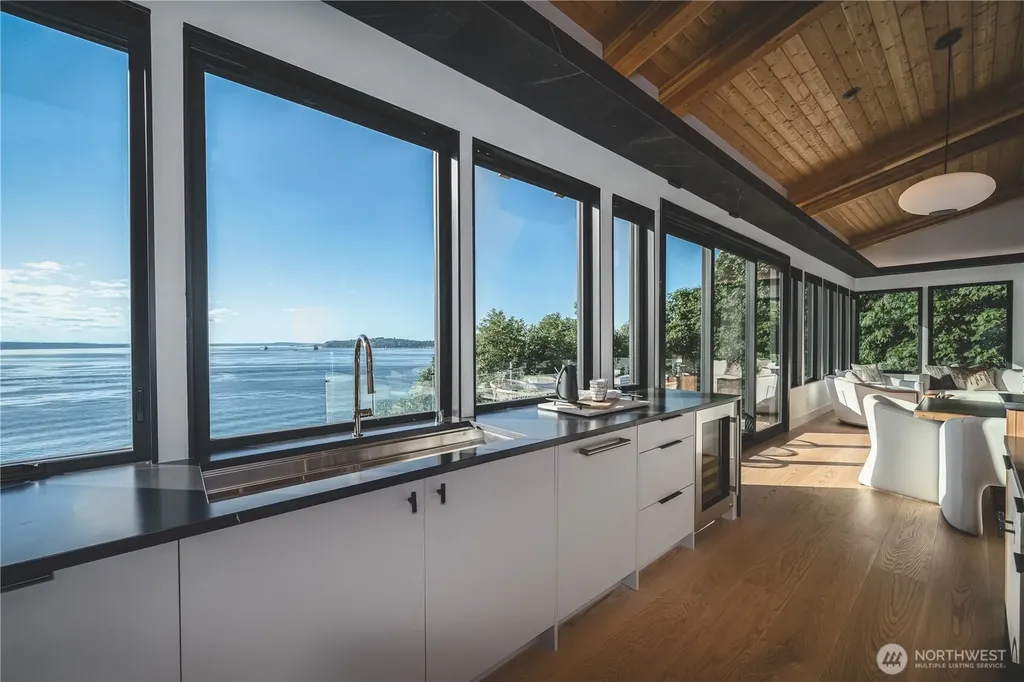 1017 California Lane SW Seattle WA 98116
