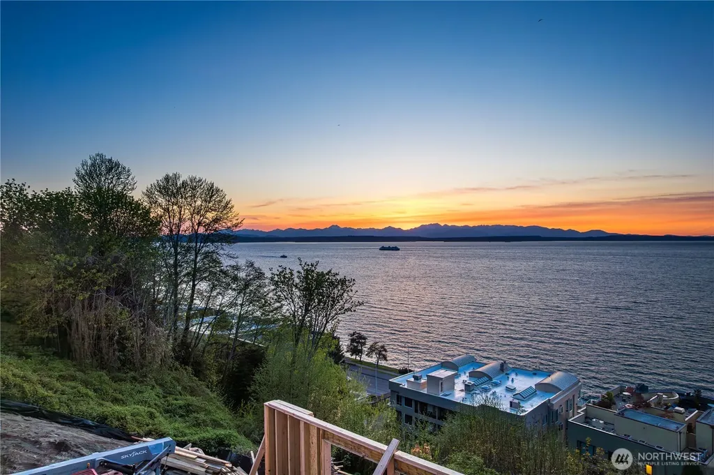1017 California Lane SW Seattle WA 98116