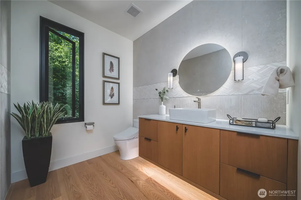 1017 California Lane SW Seattle WA 98116