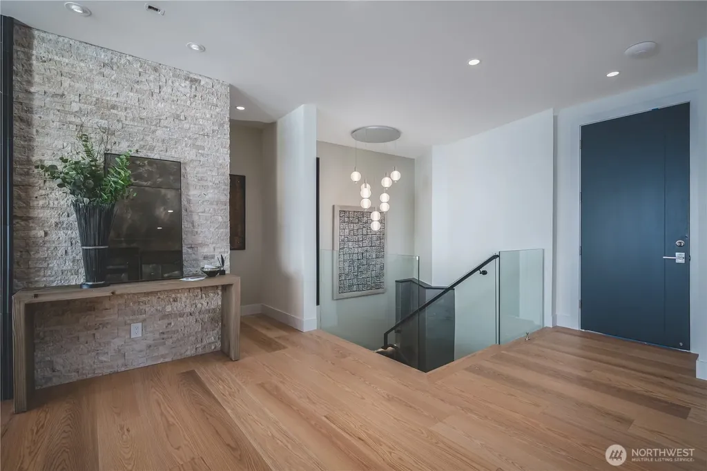 1017 California Lane SW Seattle WA 98116