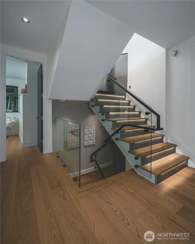 1017 California Lane SW Seattle WA 98116