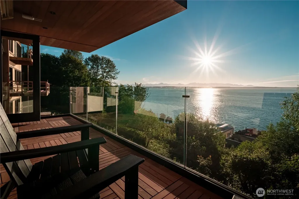 1017 California Lane SW Seattle WA 98116