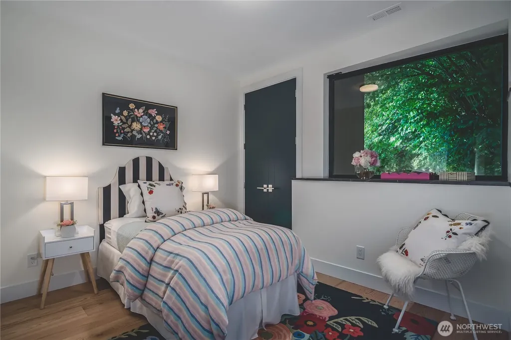 1017 California Lane SW Seattle WA 98116
