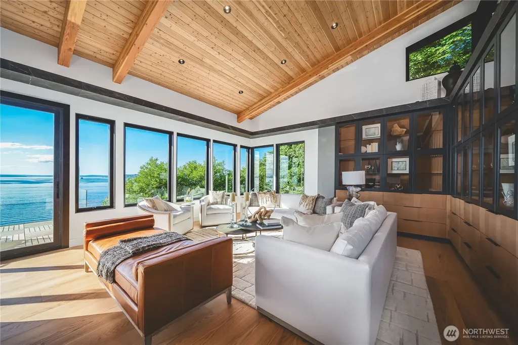 1017 California Lane SW Seattle WA 98116