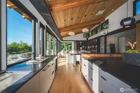1017 California Lane SW Seattle WA 98116