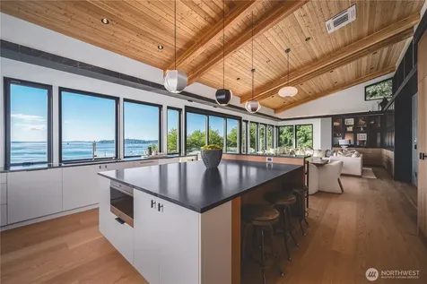 1017 California Lane SW Seattle WA 98116