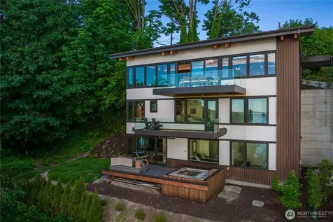 1017 California Lane SW Seattle WA 98116