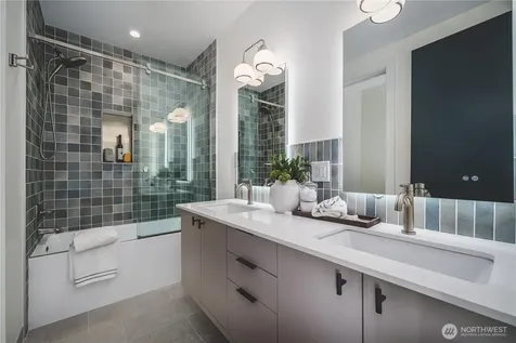 1017 California Lane SW Seattle WA 98116