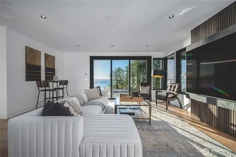 1017 California Lane SW Seattle WA 98116