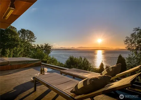 1017 California Lane SW Seattle WA 98116