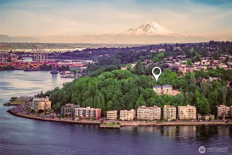 1017 California Lane SW Seattle WA 98116