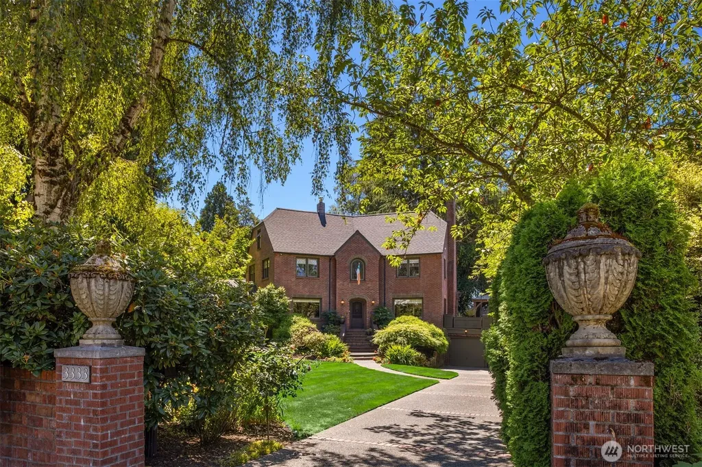 3333 43rd Avenue NE Seattle WA 98105