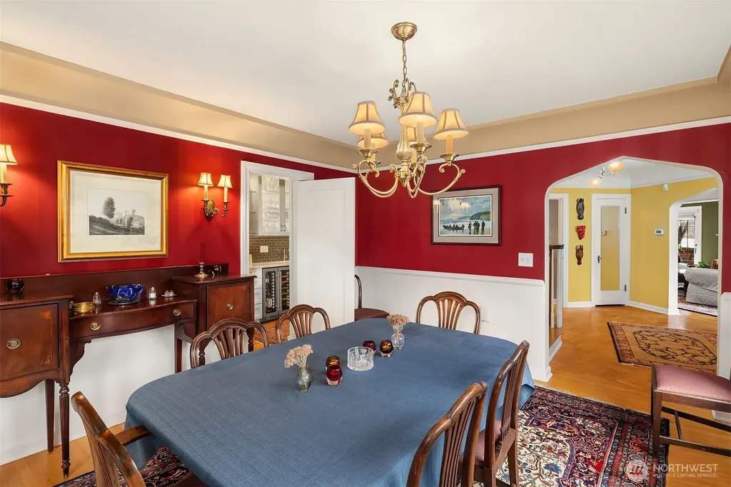 3333 43rd Avenue NE Seattle WA 98105