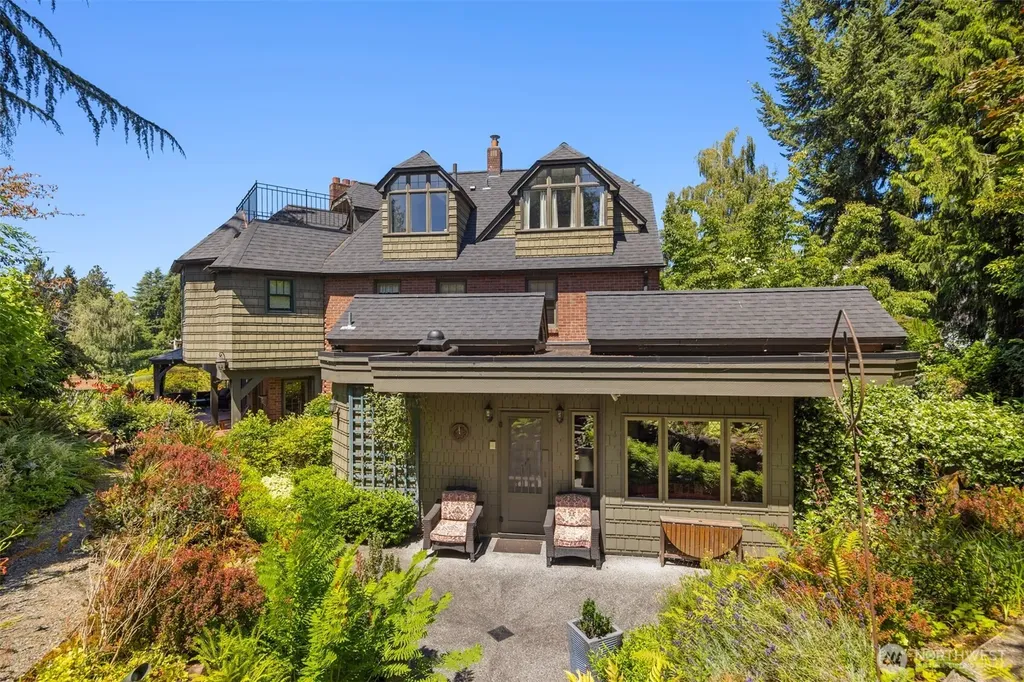 3333 43rd Avenue NE Seattle WA 98105